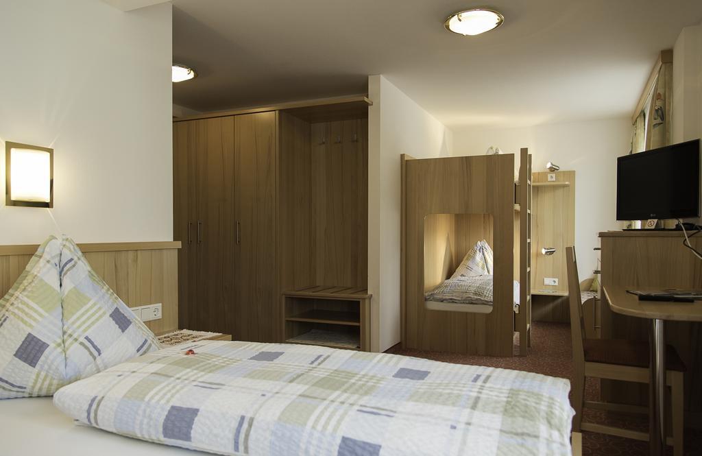 Gasthof Brentwirt Guest House Leogang Room photo