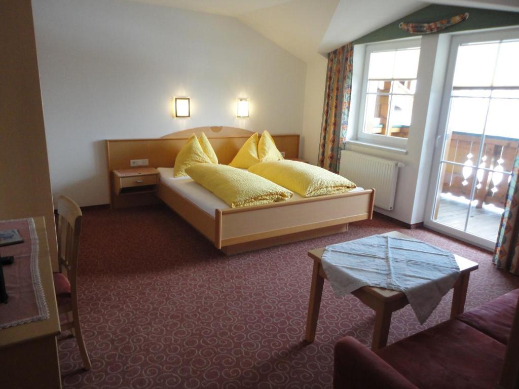 Gasthof Brentwirt Guest House Leogang Room photo