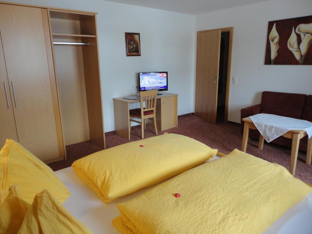 Gasthof Brentwirt Guest House Leogang Room photo
