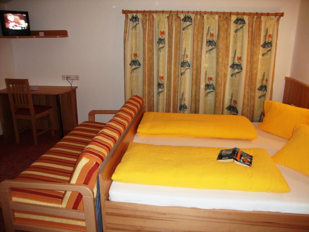 Gasthof Brentwirt Guest House Leogang Room photo